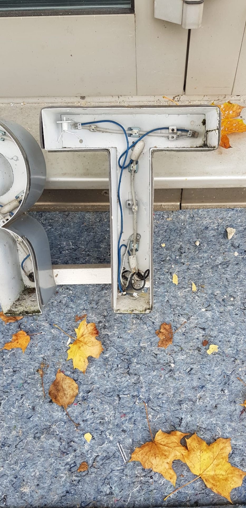 LED-Verkabelung in einer Leuchtreklame